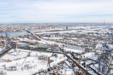 Riga güzel kış. Sovyet ordusunda Agenskalns için zafer memorial yakınındaki görüntülemek.