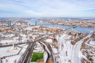 Riga güzel kış. Sovyet ordusunda Agenskalns için zafer memorial yakınındaki görüntülemek.
