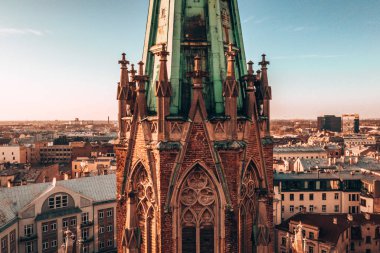 Riga, Letonya'daki katedralin güzel havadan görünümü.