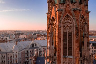 Riga, Letonya'daki katedralin güzel havadan görünümü.