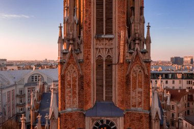Riga, Letonya'daki katedralin güzel havadan görünümü.