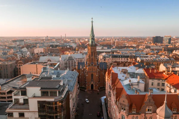 Letonya'nın başkenti Riga'nın havadan panoramik eski şehir manzarası.