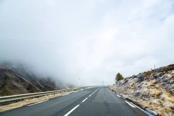 Schöne Winterstraße Durch Andorra Berge Und Kleine Dörfer — Stockfoto