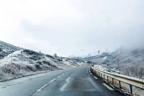 Schöne Winterstraße Durch Andorra Berge Und Kleine Dörfer — Stockfoto