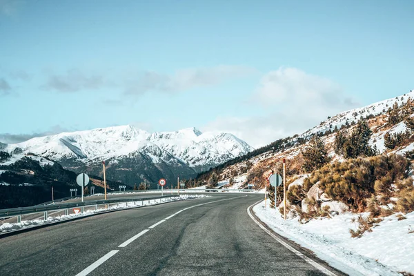 Andorra Dağları Küçük Köylerde Güzel Kış Yolu — Stok fotoğraf