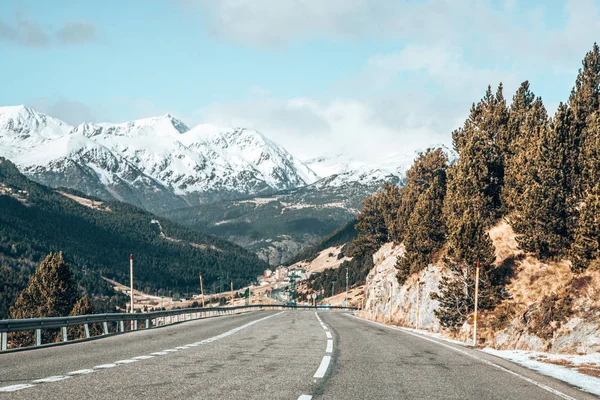 Andorra Dağları Küçük Köylerde Güzel Kış Yolu — Stok fotoğraf