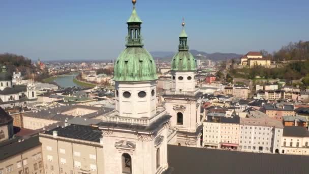 Güneşli Bir Bahar Gününde Salzburg Katedrali Veya Salzburger Dom Havadan — Stok video