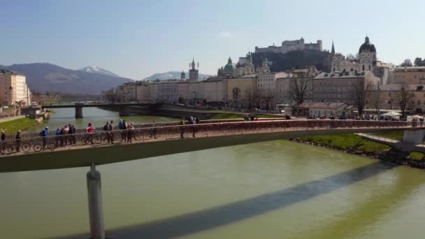 Volando Sobre Histórica Ciudad Salzburgo Con Río Salzach Salzburger Land — Vídeo de stock