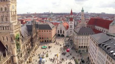 Havadan görünümü Marienplatz belediye binası ve Frauenkirche Munich, Almanya