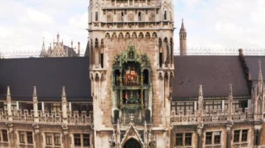 Havadan görünümü Marienplatz belediye binası ve Frauenkirche Munich, Almanya