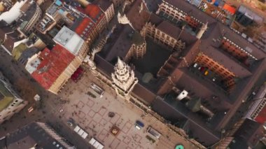 Havadan görünümü Marienplatz belediye binası ve Frauenkirche Munich, Almanya
