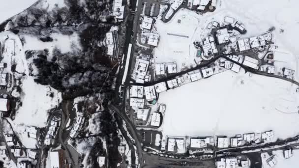 Luftaufnahme Des Saalbachdorfes Den Alpen Kleines Bergskizentrum Winter — Stockvideo