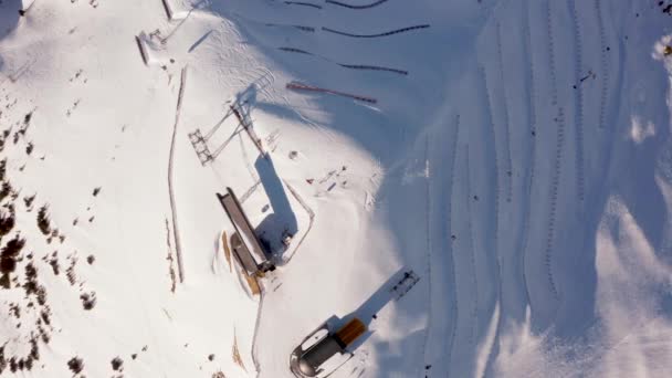 Luchtfoto Van Het Skigebied Oostenrijkse Alpen Met Brede Skipistes Kabelbanen — Stockvideo