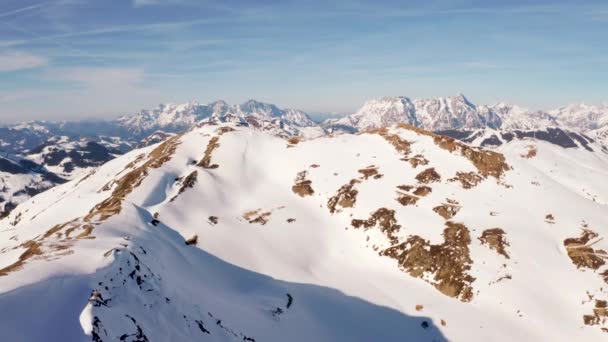 Utsikt Över Skidorten Österrikiska Alperna Med Breda Skidbackar Och Linbanor — Stockvideo