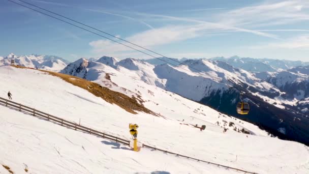 Vista Aerea Della Stazione Sciistica Nelle Alpi Austriache Con Ampie — Video Stock