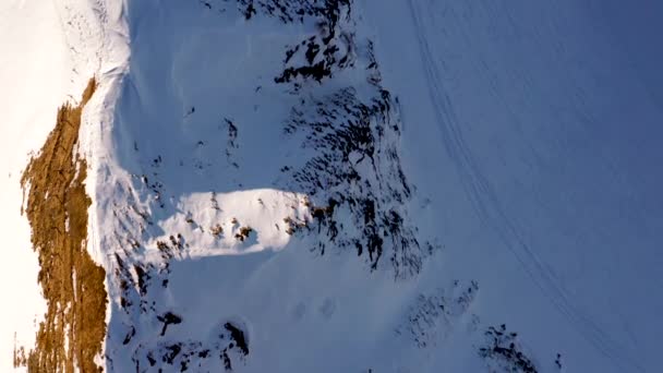 Luftaufnahme Der Mächtigen Schneebedeckten Berge Österreich Alpen — Stockvideo