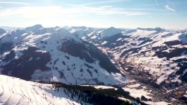 Luchtfoto Van Machtige Bergen Bedekt Met Sneeuw Oostenrijk Alpen — Stockvideo