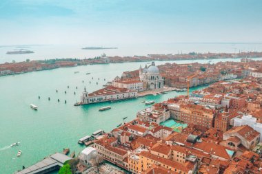 Venedik Santa Maria della Salute Kilisesi, Veneto, İtalya ile panoramik hava cityscape