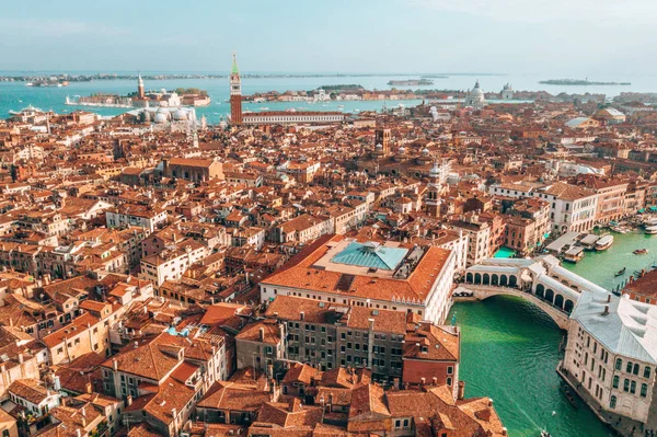 Veduta Aerea Delle Gondole Che Navigano Lungo Gli Stretti Canali — Foto Stock