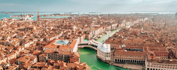 Veduta Aerea Delle Gondole Che Navigano Lungo Gli Stretti Canali — Foto Stock