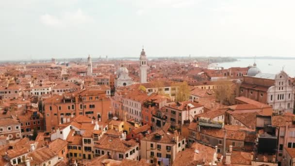 Luftaufnahme Der Engen Kanäle Und Orangen Dächer Venedig Italien Gemütliche — Stockvideo
