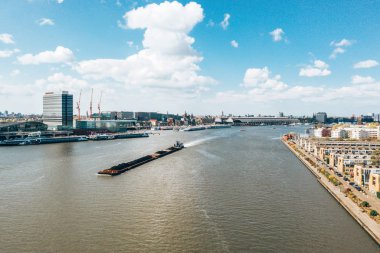 Hollanda şehir Amsterdam merkezinde modern binaların panoramik görünümü. Yukarıdan görüntüle. 