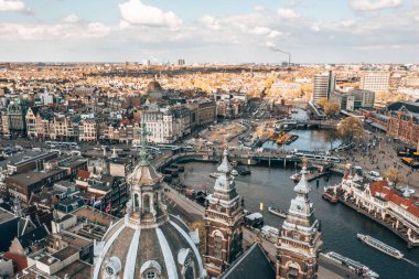 Amsterdam'ın havadan görünümü. Güzel şehir panoraması.  