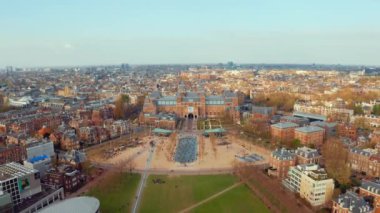 Ünlü müze ve parkların yakınındaki Amsterdam manzarasıhavadan manzara.