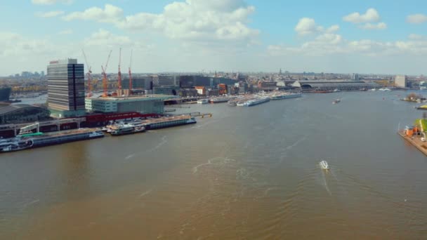 Pemandangan Udara Dari Kanal Amsterdam Dengan Transportasi Air Dan Banyak — Stok Video