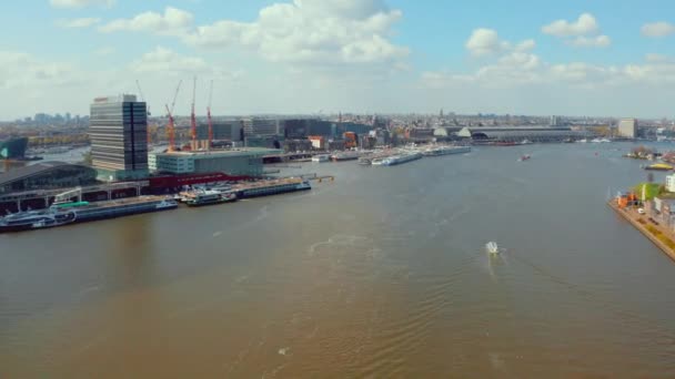 Pemandangan Udara Dari Kanal Amsterdam Dengan Transportasi Air Dan Banyak — Stok Video