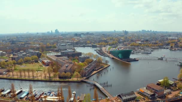 Pemandangan Udara Dari Kanal Amsterdam Dengan Transportasi Air Dan Banyak — Stok Video