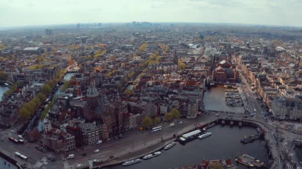 Flygbild Över Kanalerna Amsterdam Med Vatten Transport Och Många Båtar — Stockvideo