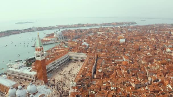 Venedig Aus Der Luft Fliegen Über Den Markusplatz Über Orangefarbene — Stockvideo