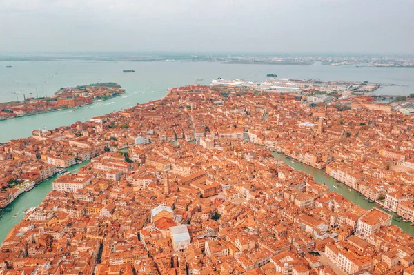 Prachtig Uitzicht Venetië Van Bovenaf Oranje Daken Klassieke Architectuur — Stockfoto