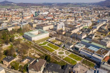Salzburg ünlü Mirabell Bahçeleri güzel görünümü
