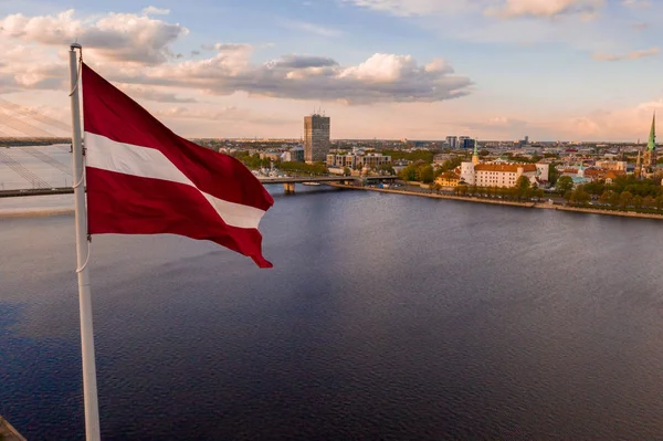 Lucht Panorama Van Riga Stad Met Een Grote Letse Vlag — Stockfoto