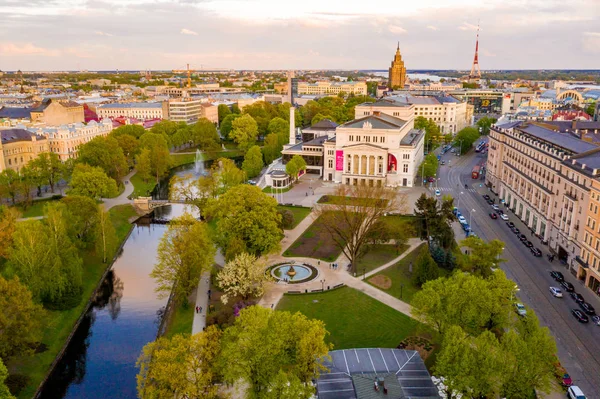 Prachtige Luchtfoto Van Riga Oude Stad Het Vrijheidsbeeld Nationale Bibliotheek — Stockfoto