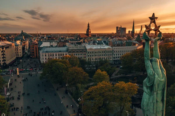 Sunset View Riga Central Park Statue Liberty — Stock Photo, Image