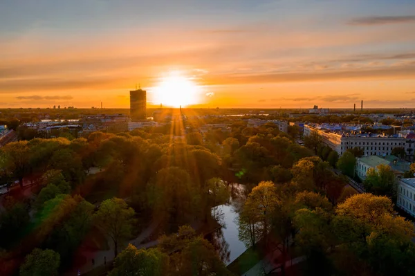 Prachtige Luchtfoto Van Riga Oude Stad Het Vrijheidsbeeld Nationale Bibliotheek — Stockfoto