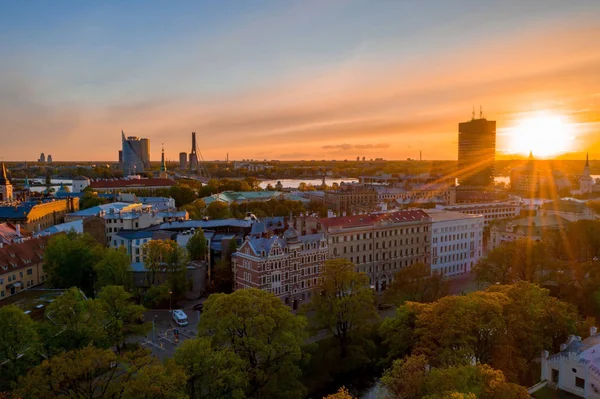 Hermosa Vista Aérea Riga Sobre Casco Antiguo Estatua Libertad Biblioteca —  Fotos de Stock