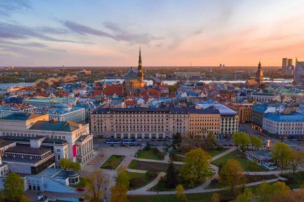 Gyönyörű Légi Kilátás Riga Óváros Szabadság Szobor Nemzeti Könyvtár Gyönyörű — Stock Fotó