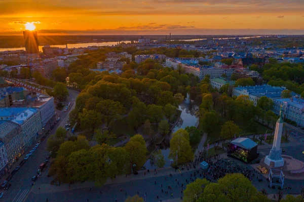 Hermosa Vista Aérea Riga Sobre Casco Antiguo Estatua Libertad Biblioteca — Foto de Stock