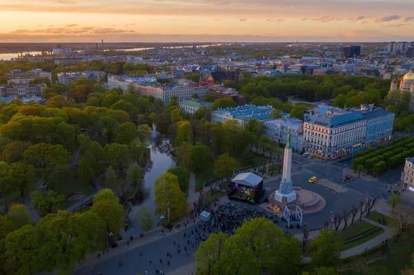 Hermosa Vista Aérea Riga Sobre Casco Antiguo Estatua Libertad Biblioteca — Foto de Stock