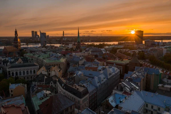 Hermosa Vista Aérea Riga Sobre Casco Antiguo Estatua Libertad Biblioteca —  Fotos de Stock