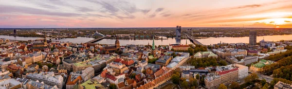 Gyönyörű Légi Kilátás Riga Óváros Szabadság Szobor Nemzeti Könyvtár Gyönyörű — Stock Fotó