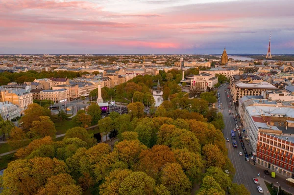 Schöne Luftaufnahme Der Riga Über Der Altstadt Freiheitsstatue Und Nationalbibliothek — Stockfoto