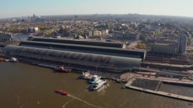 Amsterdam, Hollanda. 10 Mayıs 2019. Amsterdam merkez istasyonunun güzel manzaralı.