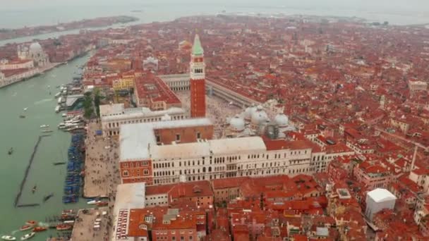 Vzdušné Benátské Zobrazení Letí Nad Náměstím Svatého Marca Nad Oranžovými — Stock video