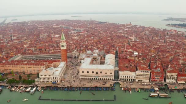 Venedig Aus Der Luft Fliegen Über Den Markusplatz Über Orangefarbene — Stockvideo