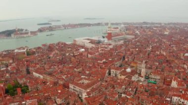 Venedik, İtalya üzerinde güzel havadan görünümü. San Marco plaza görünümü.